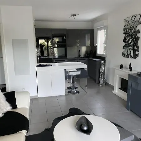 Appartement T2 Jacuzzi Prive Clim & Parking Calme & Cosy